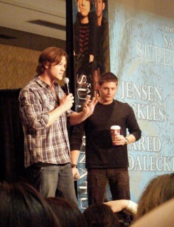 photos /vidéos des conventions 250402JensenJaredsupernatural297764377871024