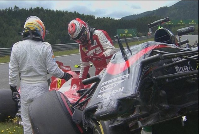  F1GP d'Autriche 2015 : Victoire Nico Rosberg 2533792015accidentAlonsoRikknen2