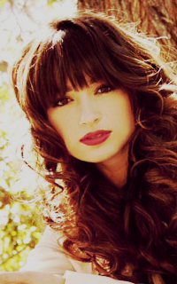 Crystal Reed ▬ 200*320 253853977