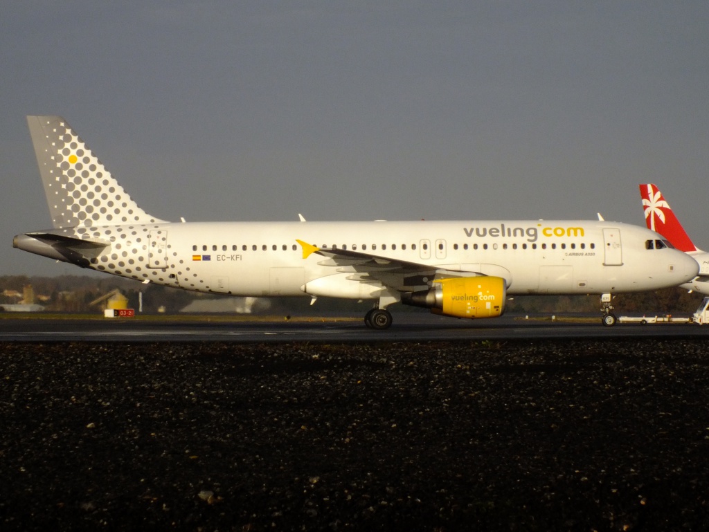 Spotting du 14/12/2013 : ERJ145 BMI + ERJ135 Eastern + B738 RAM 50th 258044Decembren4044