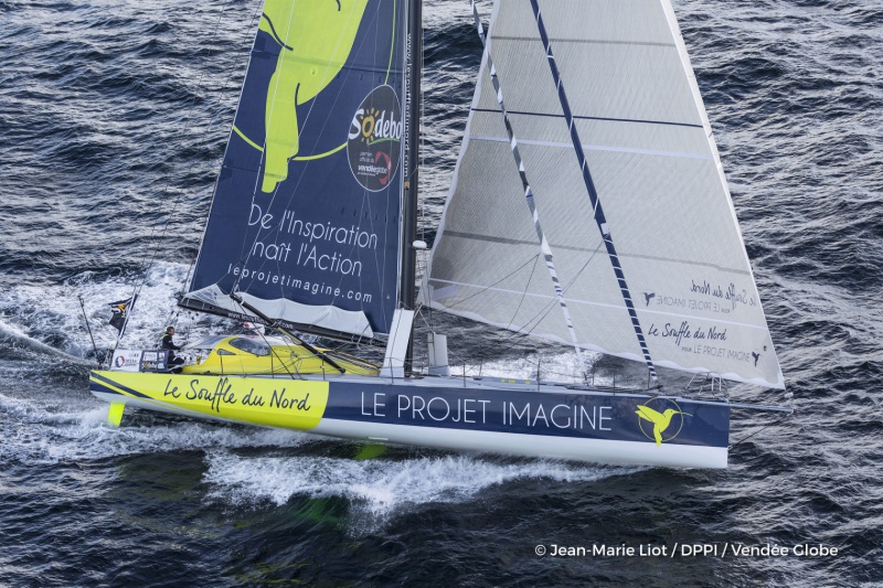 L'Everest des Mers le Vendée Globe 2016 - Page 3 260667lesouffledunordskipperthomasruyantfraatstartofthevendeeglobeinlessablesdolonnefranceonnovember6th2016photojeanmarieliotdppivendeeglobe