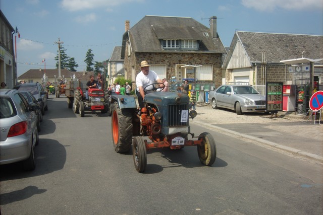 4ème festival vehicules anciens (landelles et coupigny 2009) 263336Jun02585