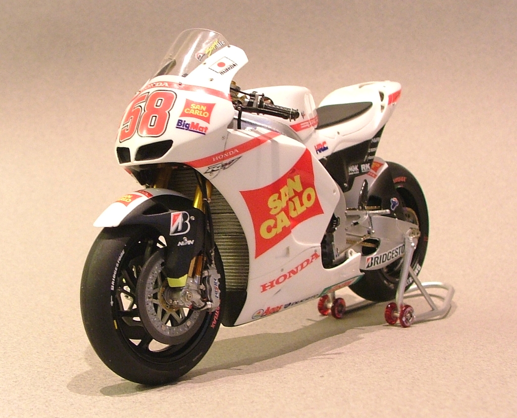 Honda RC212V Simoncelli 2011 - 1/12 Tk Max Moto Modeling - Page 3 264454021