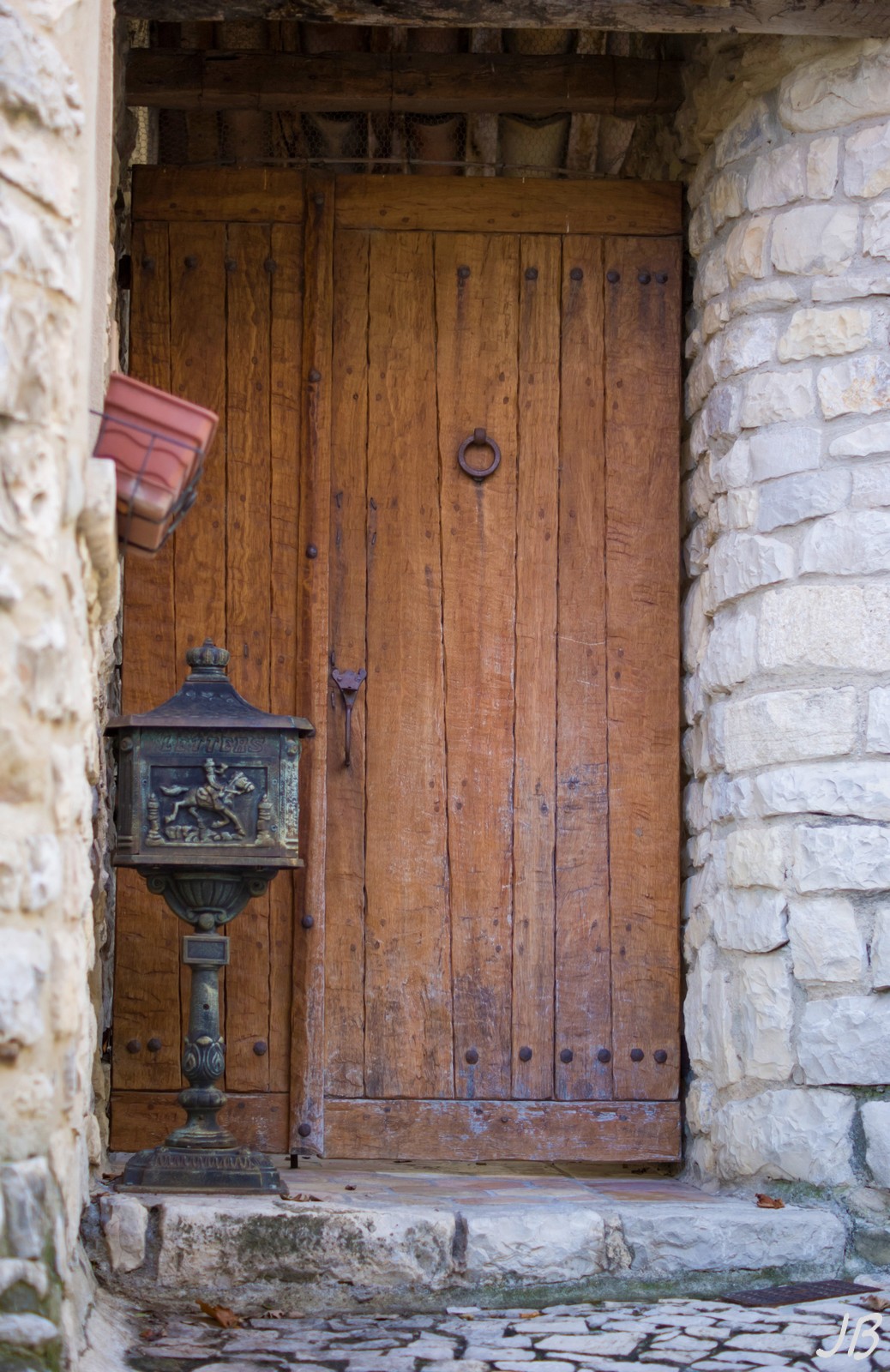 Fil sur les vieilles portes. - Page 2 268513DSC085371600