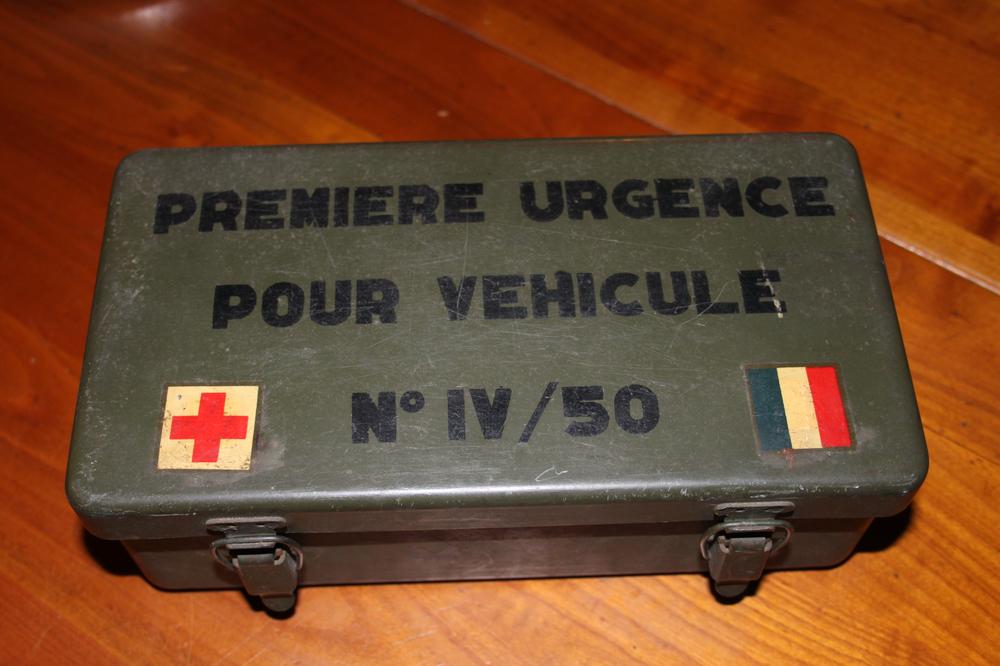 Petite boîte française... pour véhicule? 278205scIMG9515