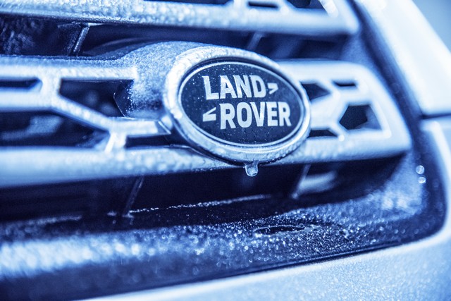 Land Rover construit une cabane pour le Père Noël  284753lrdswildernesscabintesting08121608