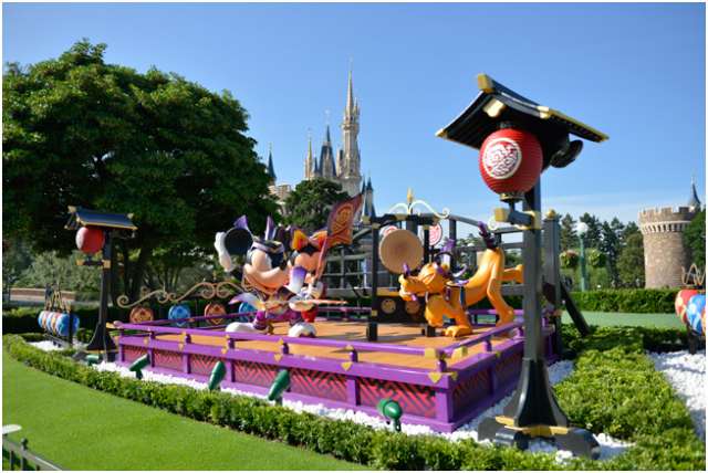 2019 - [Tokyo Disney Resort] Programme complet du divertissement à Tokyo Disneyland et Tokyo DisneySea du 15 avril 2018 au 25 mars 2019. 285182SF1