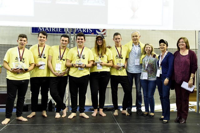 « Course en Cours » : depuis 10 ans, Renault accompagne collégiens et lycéens vers les filières scientifiques et techniques 2863417907516