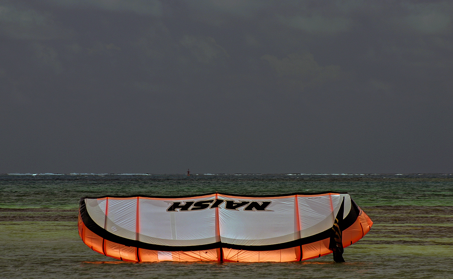 En attendant que la voile se lève....... 298144Lavoile