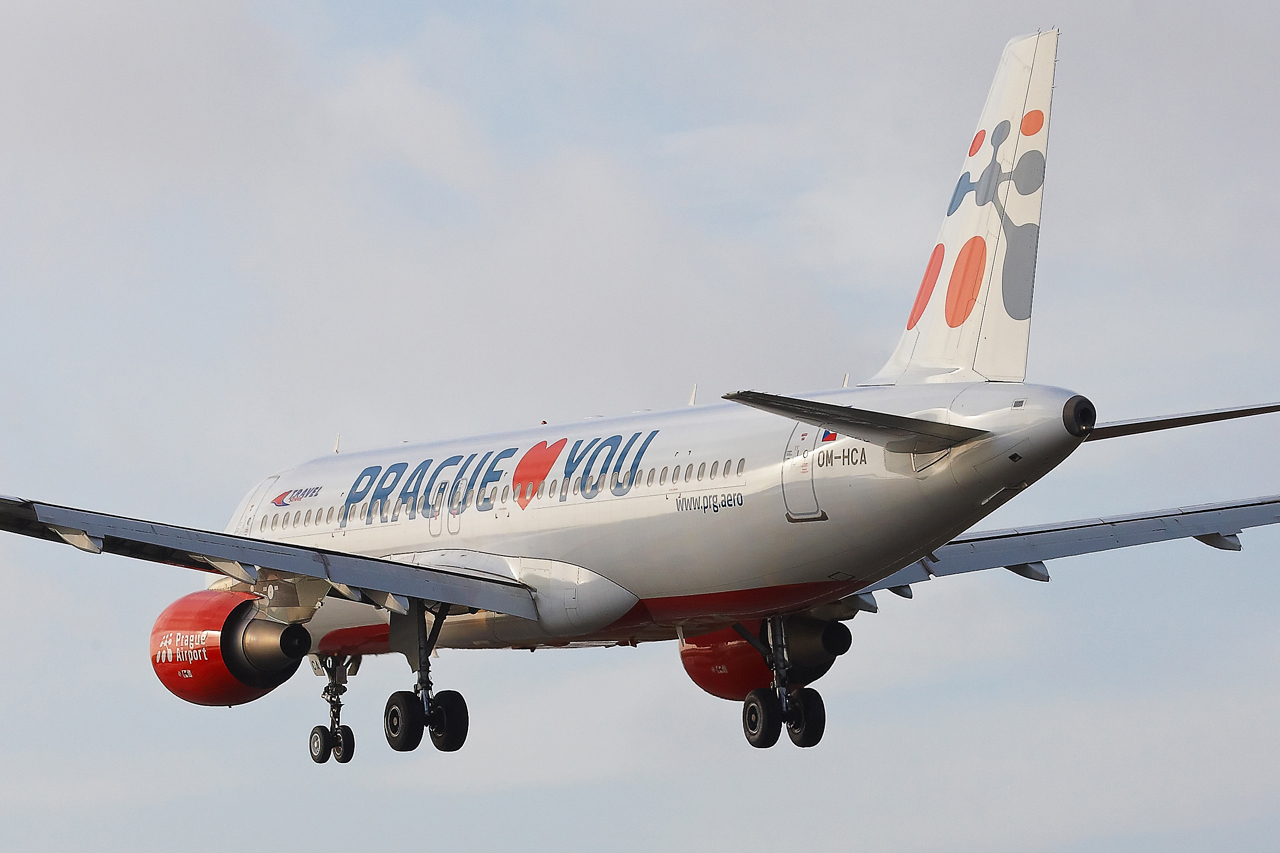 [22/12/2013] A320 (OM-HCA) Travel Services Slovakia "Prague loves You" c/s 300886GRX9500