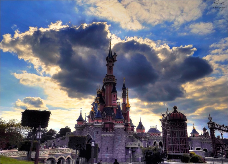 Photos de Disneyland Paris en HDR (High Dynamic Range) ! 309344ChteaudevantgrosnuagedevantsoleilHDR