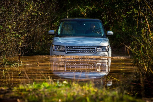 Postons ici de belles photos de Land Rover - Page 26 312346range