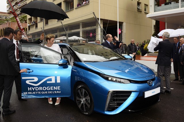 S.A.S. Le Prince Albert II De Monaco Ouvre Le Grand Prix De Monaco En Toyota Mirai Hydrogène 319155EV25403