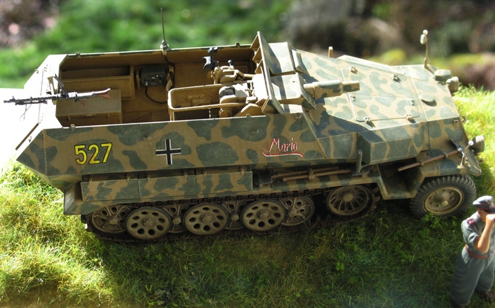 Sd.Kfz 251/9 Ausf.C AFV Club 1/35 323022modles126018