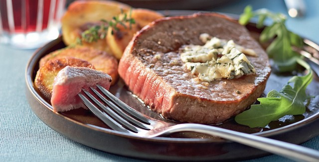 Steak au bleu, galettes de polenta 331938Steakaubleugalettesdepolenta