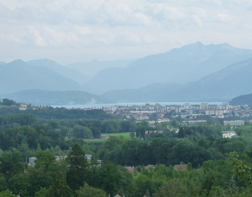 ANNECY NOUS PRIT DANS SES BRAS ..PENDANT QUE TOURS S"'EST RESSOURCE A EVIAN  - Page 5 335759P1100649