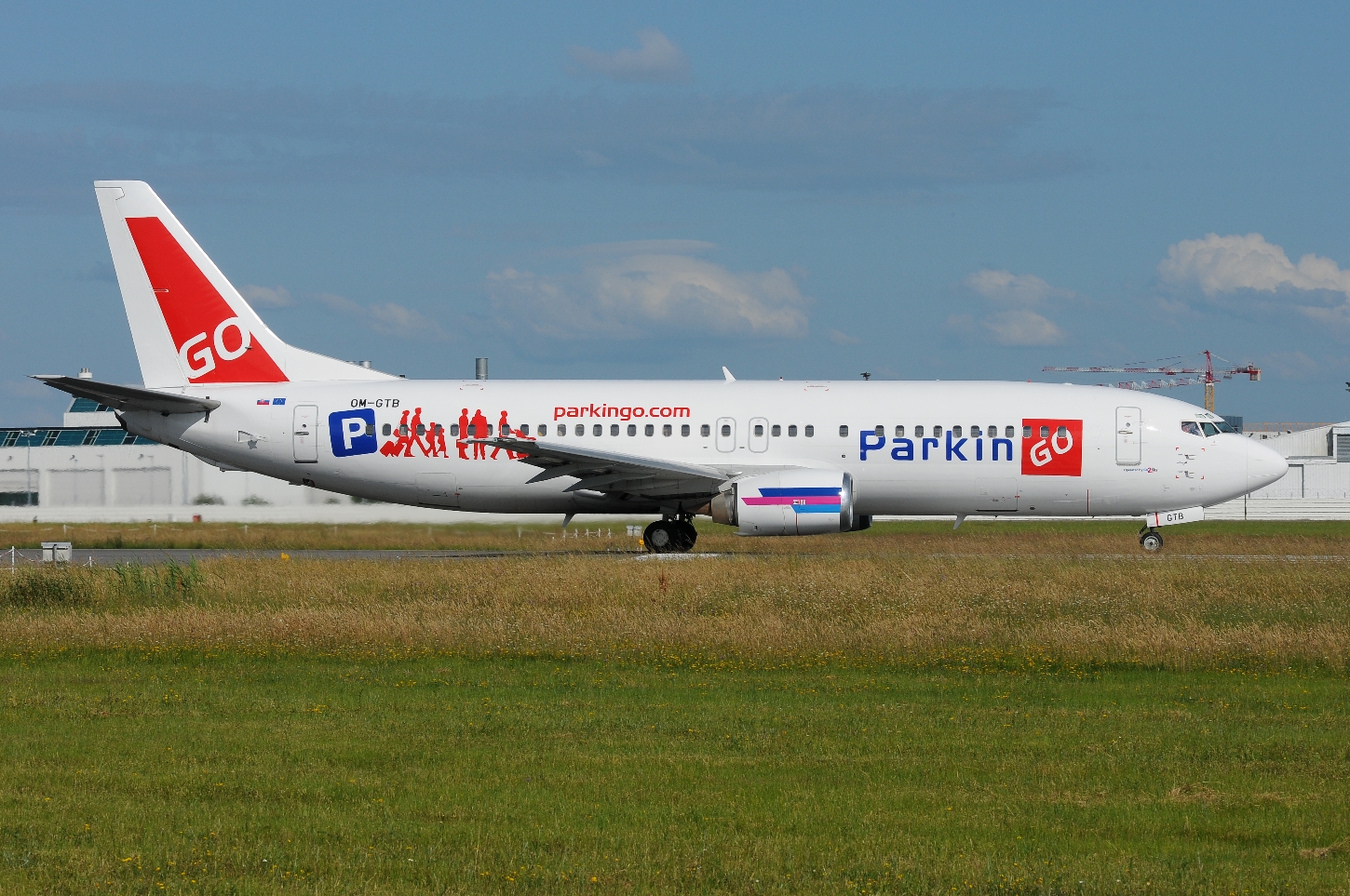 [08/06/2014] Boeing B737-400 (OM-GTB) Go2Sky "Special Parking Go c/s" 363341Copiede20140608NANTES022