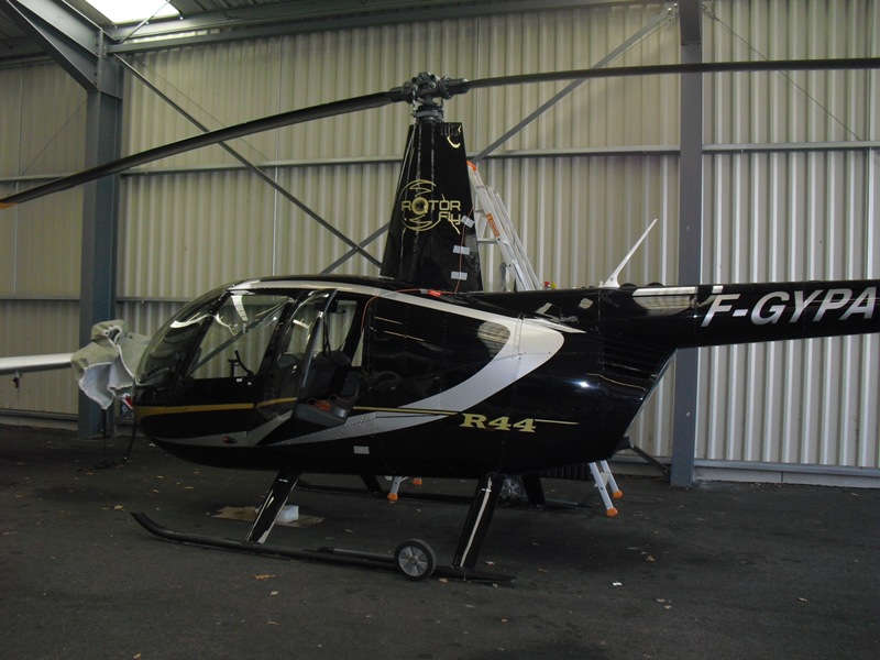 Robinson R44 366438CIMG0420