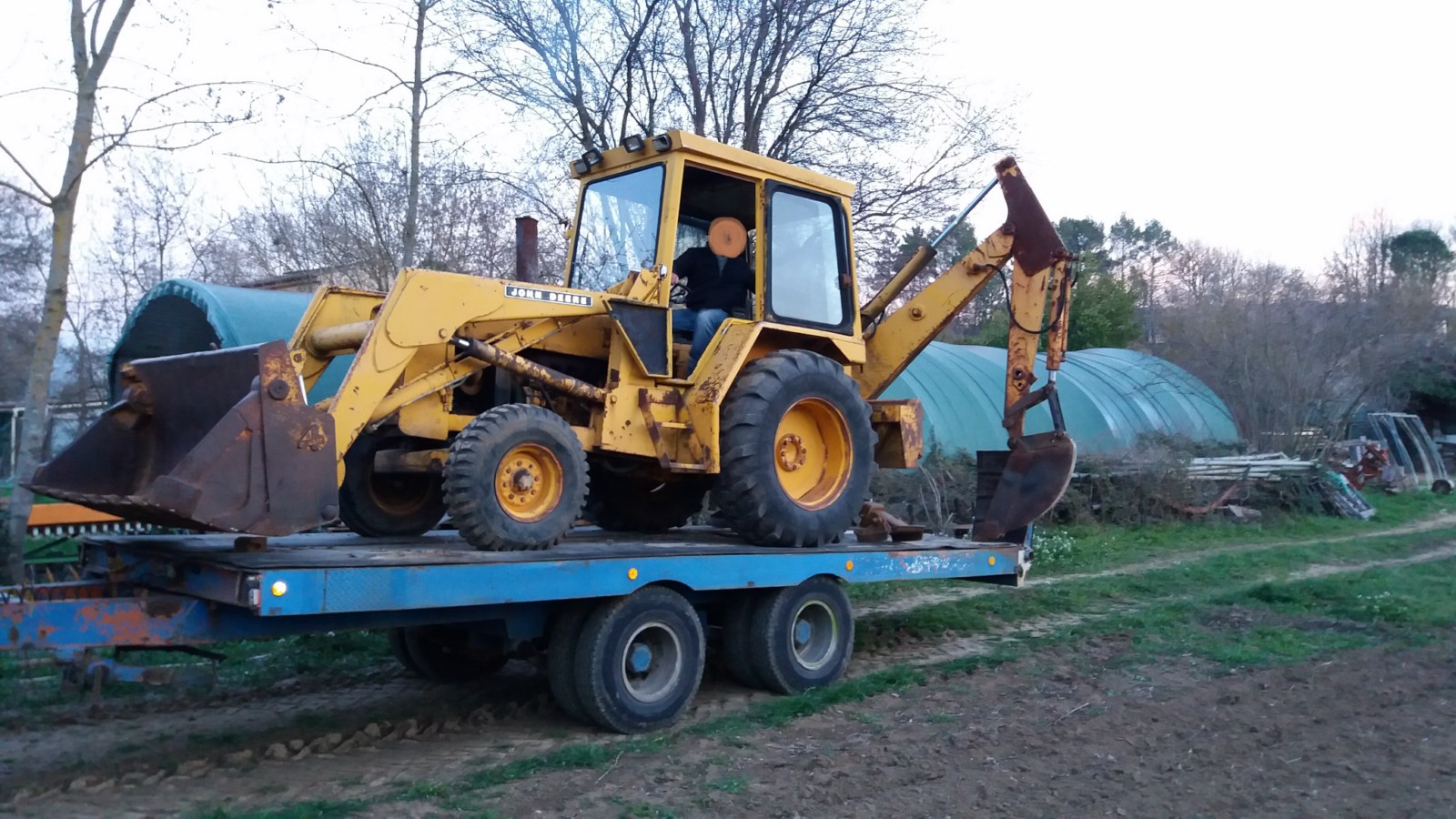 Présentation de Patrice83 et son tractopelle John Deere JD410 373019TRACTO11600x1200