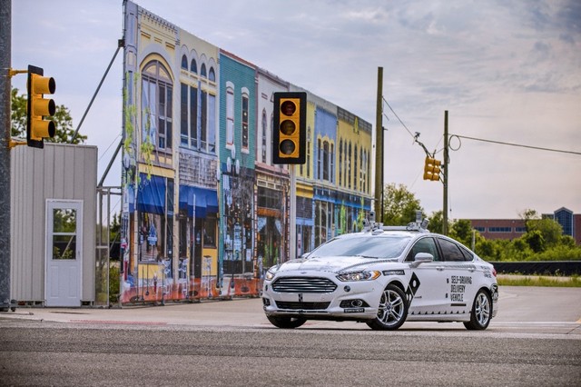 Demain, vos pizzas pourraient être livrées par des véhicules autonomes Ford 375105FordCarroAutnomoDominos5