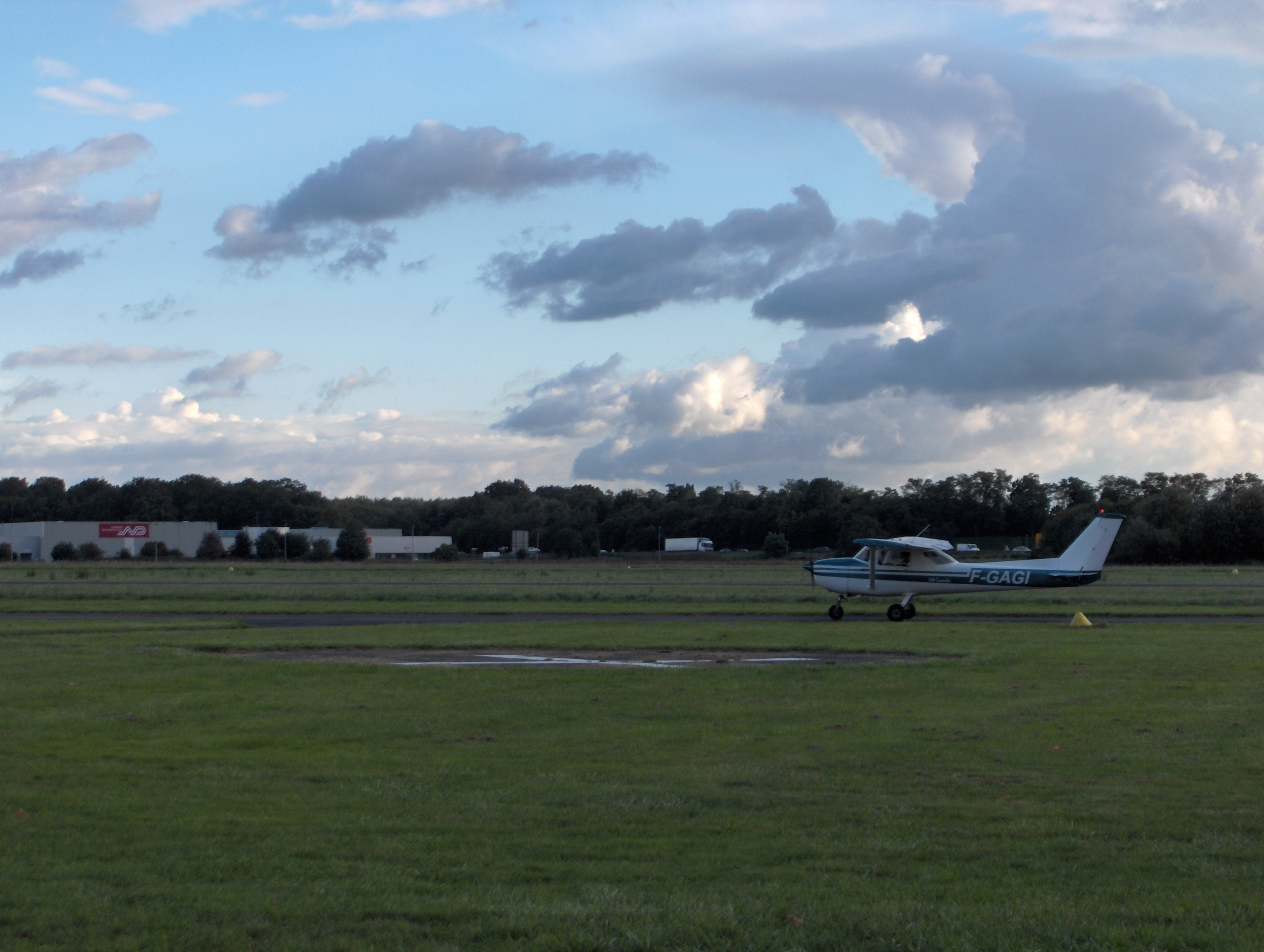 Un aérodrome nommé Lognes LFPL 375158HPIM1469