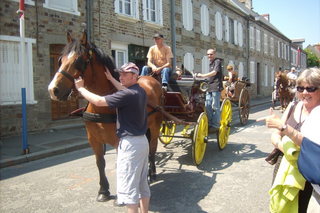 4ème festival vehicules anciens (landelles et coupigny 2009) 379426Jun02544