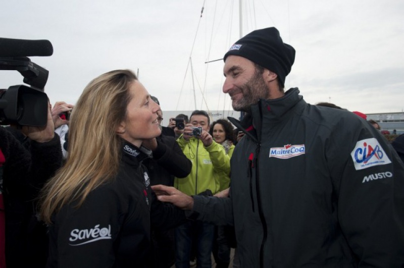 Le Vendée Globe au jour le jour par Baboune - Page 11 391067samdaviesetjeremiebeyouauxsablesr6440