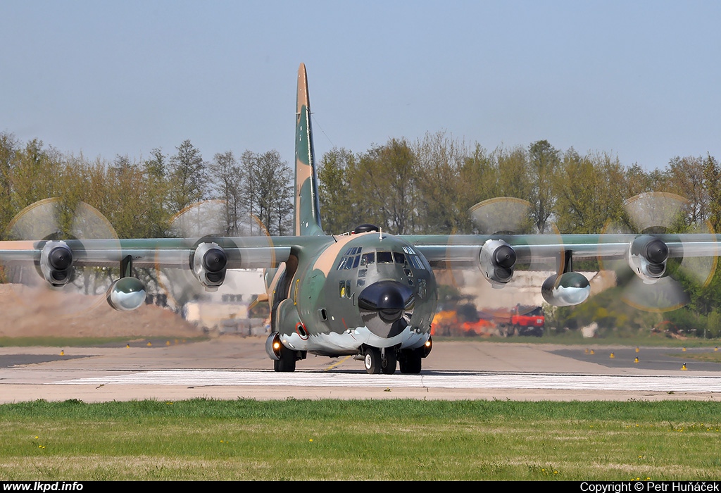 صور طائرات النقل والشحن الجزائرية [ C-130H/H30  /  Hercules ]  - صفحة 2 400176WHJ3