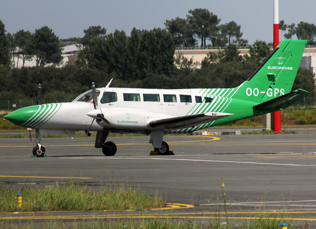 LFBD/BOD by NiarkNiark 403188Cessna404PrivateOOGPSBOD270712EPajaud