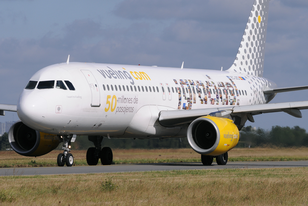 [27/09/2012] Airbus A320 (EC-JZQ) Vueling: ¡Gracias! 50 Million Passengers 405335DSC0532