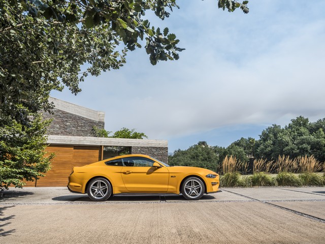 Plus athlétique et technologique que jamais, la nouvelle Ford Mustang repart au galop 405969FORD2017MUSTANG33