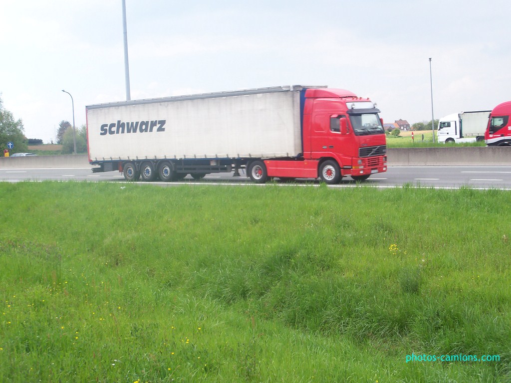 Schwarz 428251photoscamions7mai2012159Copier