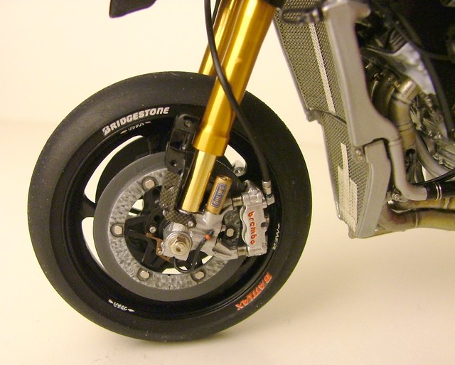 Yamaha YZR M1 2011 - Ben Spies - Page 3 434136007