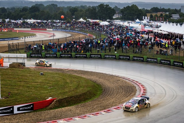 Sébastien Loeb signe, à Lohéac, son quatrième podium de suite 43646301717009