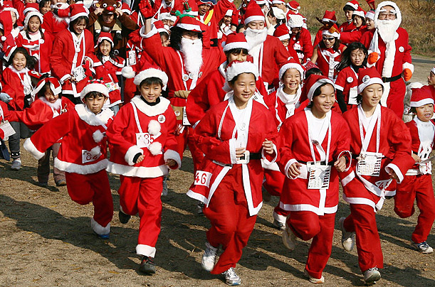 Noël au Japon 4443431386771653christmassantaclausmarathonkyotojapan