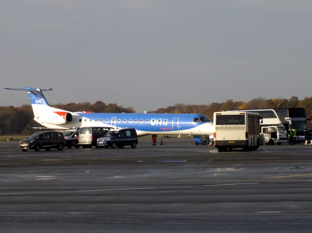 [14/12/2013] Embraer ERJ145 (G-RJXB) BMI Régional 446482Decembren4058