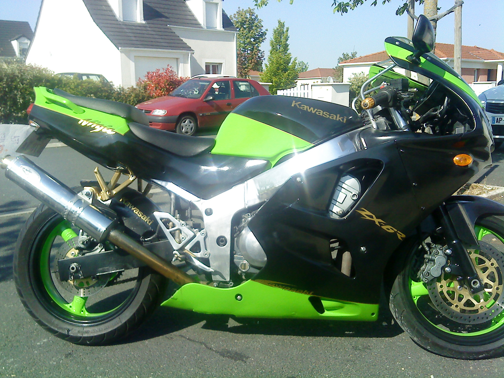 voici ma nouvelle 449109zx6r2011062