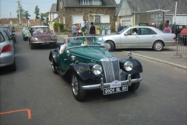 4ème festival vehicules anciens (landelles et coupigny 2009) 454653Jun02573