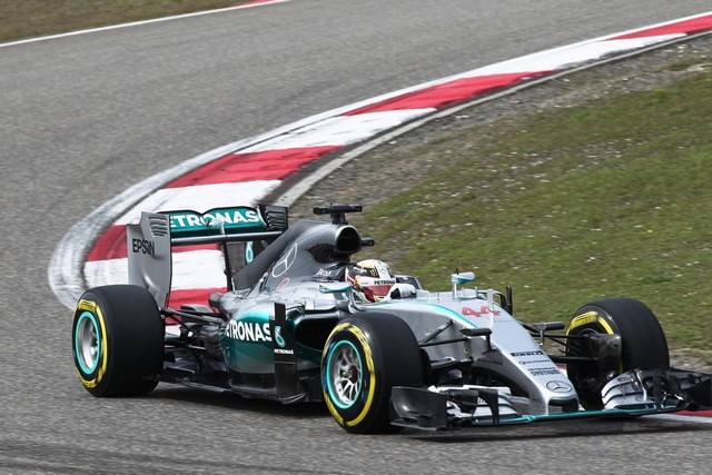 F1GP de Chine 2015 (éssais libres -1 -2 - 3 - Qualifications) 4546812015gpdechineLewisHamilton2