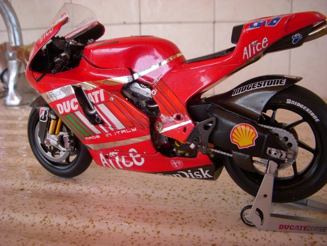 DUCATI GP7 - Page 4 4566342961