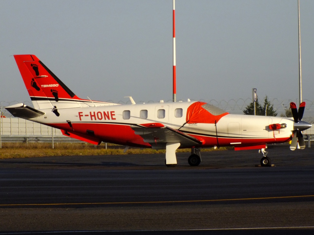 Spotting du 14/12/2013 : ERJ145 BMI + ERJ135 Eastern + B738 RAM 50th 460949Decembren4009