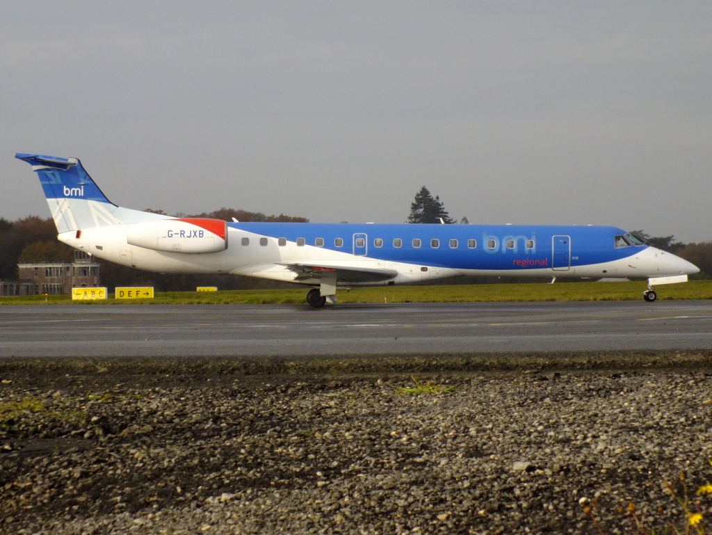 Spotting du 14/12/2013 : ERJ145 BMI + ERJ135 Eastern + B738 RAM 50th 469645Decembren4122