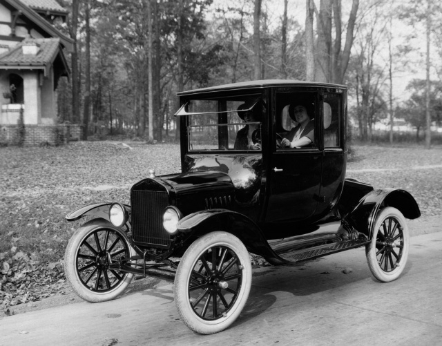 Les années 20 à 70 : photos et vidéos d'époque (partie 1) - Page 40 4783861920fordmodeltcoupe1920