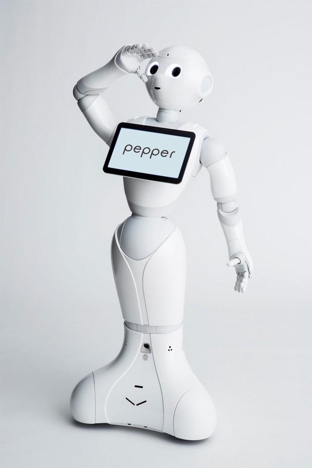 Le robot Pepper de SoftBank Robotics accueille les clients du réseau Renault 4884668780516