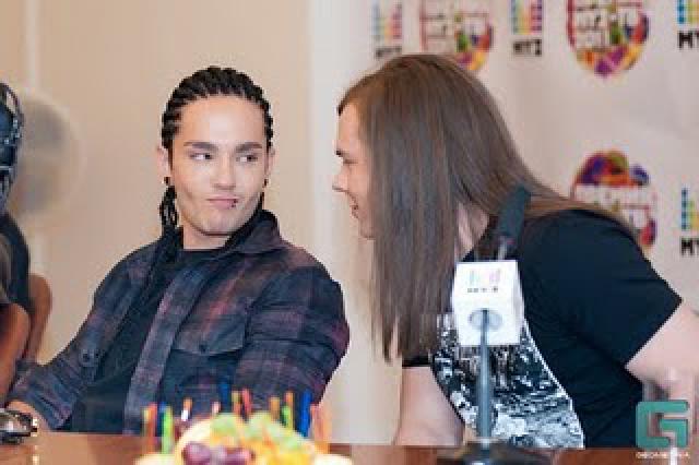 Tokio Hotel et les Muz TV en Russie le 03.06.2011 491401vacancex