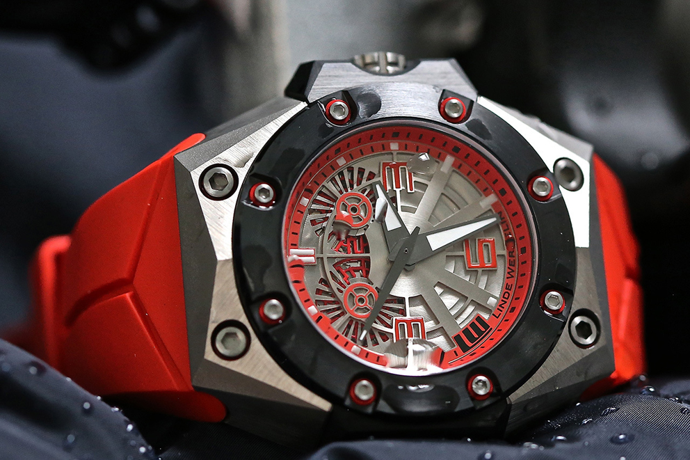 Présentation de la marque Linde Werdelin - Page 2 491555lindewerdelinoktopusiidoubledatetitaniumred1