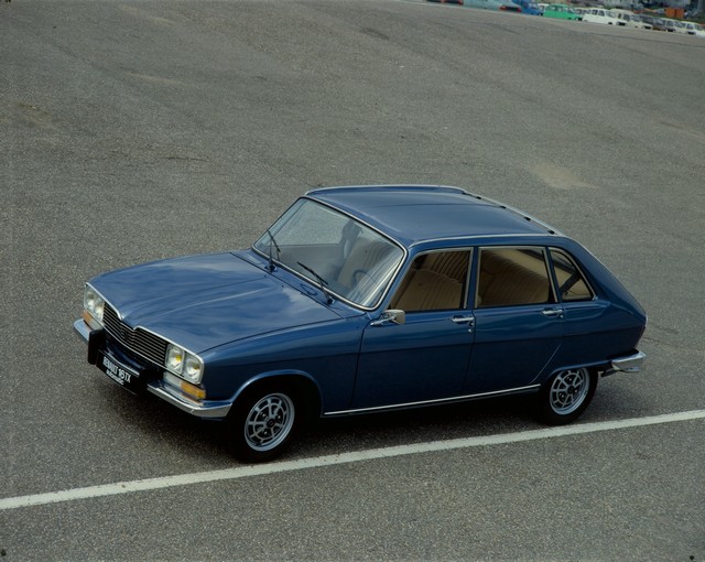 Renault fête les 50 ans de la Renault 16 au salon Rétromobile 2015 4940496533216