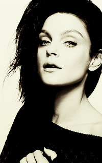 Jessica Stam 498115J55