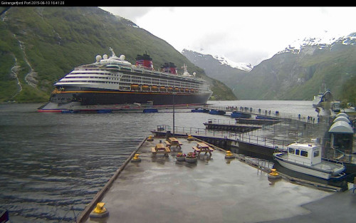 [Disney Cruise Line] - Disney Magic de retour en Europe en 2017 et 2018 - Page 3 499543DisneyMagicGeirangerfjordPortWebcam500x313