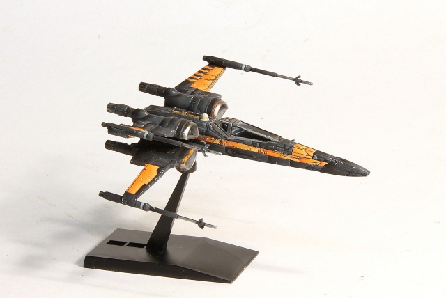 X wing "Black Leader" SW VII tout petit Bandai. 502161IMG2740